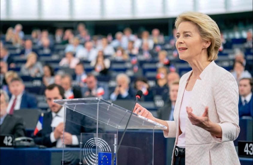 Ue, M5S Europa; von der Leyen renda pubblici i messaggi con Ceo Pfizer