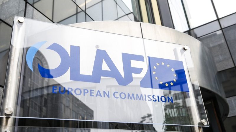 Ue: bene Olaf, intensificare lotta contro porte girevoli