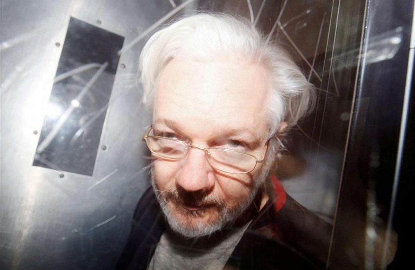 La “momentanea indignazione” e il caso Assange