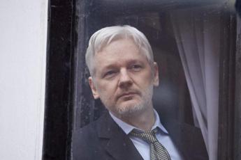 Assange: tutti i Comuni italiani gli concedano la cittadinanza onoraria